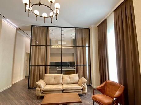 4 otaqlı yeni tikili - Ağ şəhər q. - 173 m²