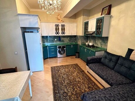 3-комн. новостройка - м. 28 мая - 100 м²