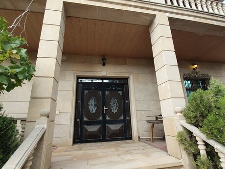 7 otaqlı həyət evi/bağ evi - Suraxanı r. - 400 m²