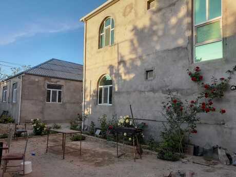 6 otaqlı həyət evi/bağ evi - Buzovna q. - 220 m²