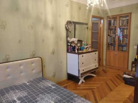 3 otaqlı köhnə tikili - İnşaatçılar m. - 74 m²