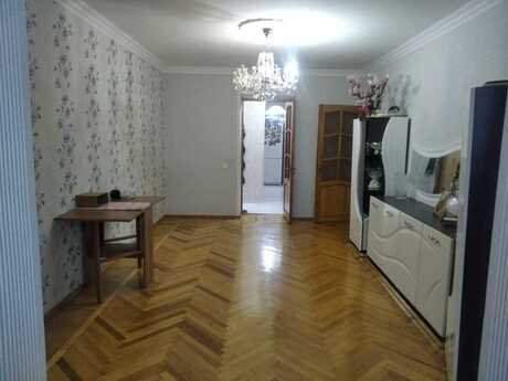 3 otaqlı köhnə tikili - İnşaatçılar m. - 74 m²