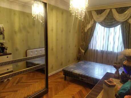 3 otaqlı köhnə tikili - İnşaatçılar m. - 74 m²