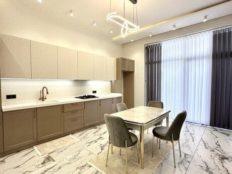 5 otaqlı həyət evi/bağ evi - Mərdəkan q. - 230 m²