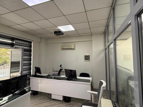 Obyekt - Şah İsmayıl Xətai m. - 300 m²