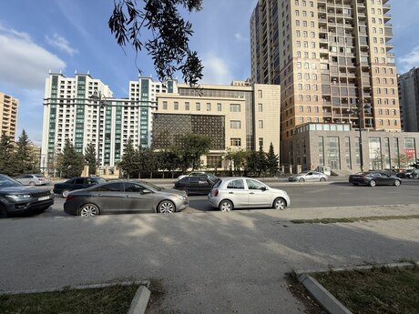 4 otaqlı köhnə tikili - İnşaatçılar m. - 70 m²