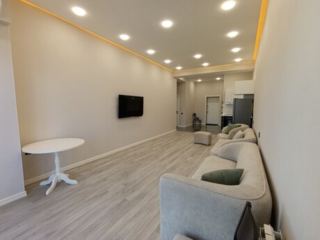 2-комн. новостройка - м. Ичеришехер - 74 м²
