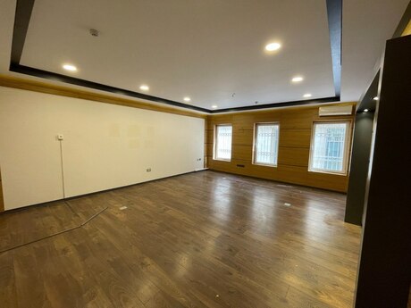 20 otaqlı ofis - İçəri Şəhər m. - 2000 m²