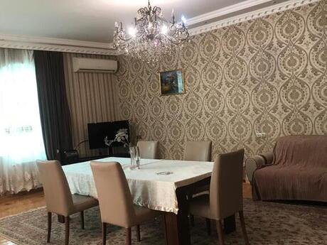 5 otaqlı həyət evi/bağ evi - Qara Qarayev m. - 240 m²
