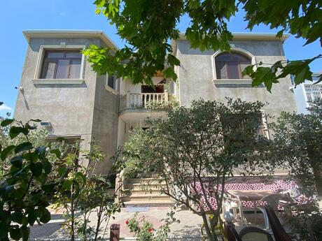 6 otaqlı həyət evi/bağ evi - Buzovna q. - 250 m²
