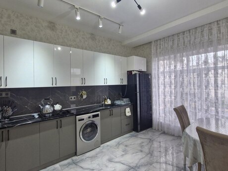 5 otaqlı həyət evi/bağ evi - Şüvəlan q. - 150 m²