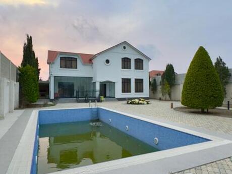 5 otaqlı həyət evi/bağ evi - Şüvəlan q. - 270 m²