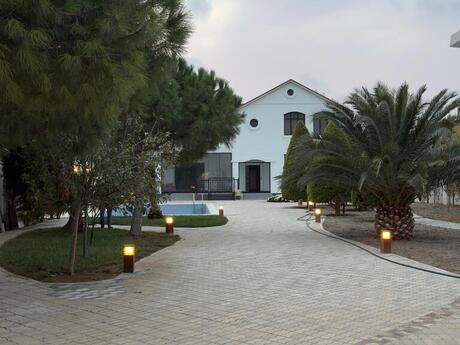5 otaqlı həyət evi/bağ evi - Şüvəlan q. - 270 m²