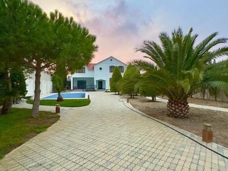 5 otaqlı həyət evi/bağ evi - Şüvəlan q. - 270 m²