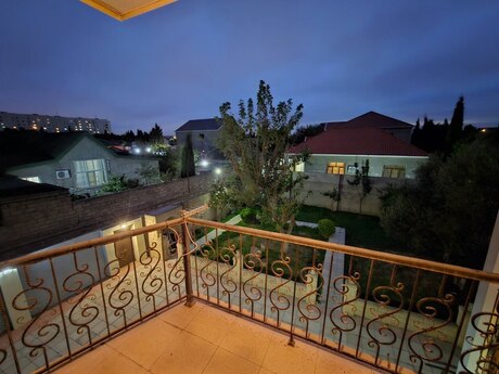 6 otaqlı həyət evi/bağ evi - Buzovna q. - 250 m²