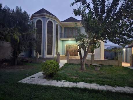 6 otaqlı həyət evi/bağ evi - Buzovna q. - 250 m²