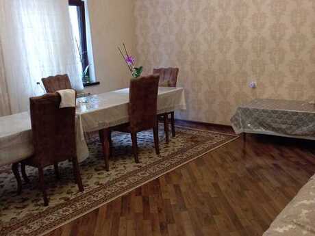 5 otaqlı həyət evi/bağ evi - 8 Noyabr m. - 95 m²