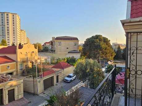 6 otaqlı həyət evi/bağ evi - Suraxanı r. - 330 m²