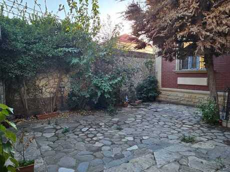 6 otaqlı həyət evi/bağ evi - Suraxanı r. - 330 m²