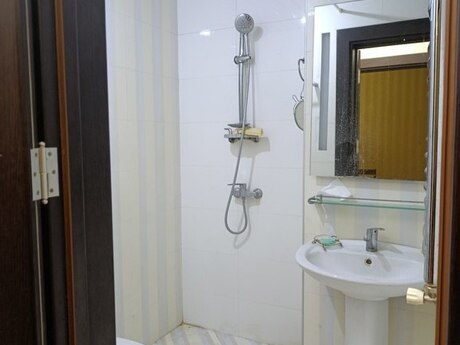 20 Yanvarda 1 otaqlı yeni tikili mənzil kirayə verilir, 52 m², 600 AZN/ay, şəkil 3 / 10