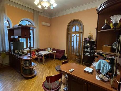 12 otaqlı həyət evi, 1 060 m², 8 Noyabr: 1 500 000 ₼ 5