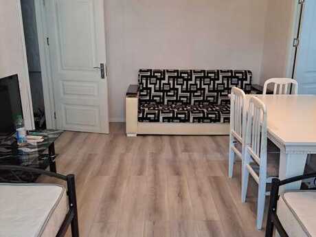 2 otaqlı köhnə tikili - Elmlər Akademiyası m. - 50 m²
