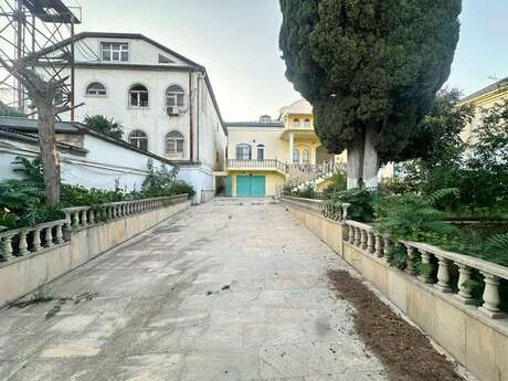 9 otaqlı həyət evi/bağ evi - Həzi Aslanov q. - 400 m²