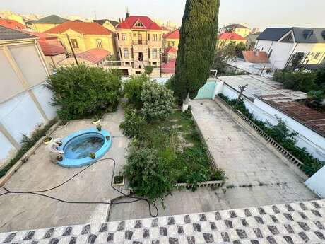9 otaqlı həyət evi/bağ evi - Həzi Aslanov q. - 400 m²