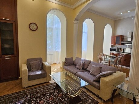 Объявление №5612368 - Баку, м. Сахил, 3-комн., 100 м², 2/4 этаж