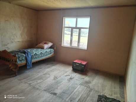 4 otaqlı həyət evi/bağ evi - Gədəbəy - 104 m²