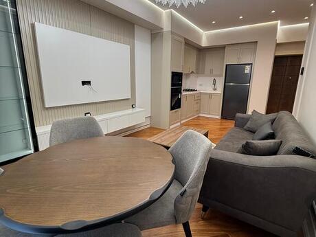 2-комн. новостройка - м. Элмляр Академиясы - 70 м²