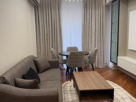2-комн. новостройка - м. Элмляр Академиясы - 70 м²
