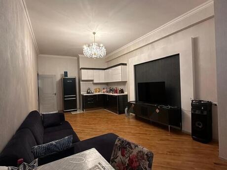 2-комн. новостройка - м. Элмляр Академиясы - 68 м²