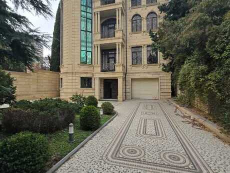 6 otaqlı həyət evi/bağ evi - 8 Noyabr m. - 1000 m²
