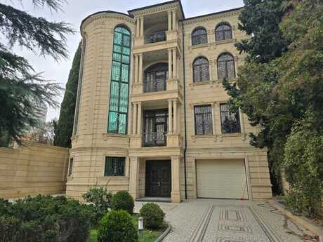 6 otaqlı həyət evi/bağ evi - 8 Noyabr m. - 1000 m²