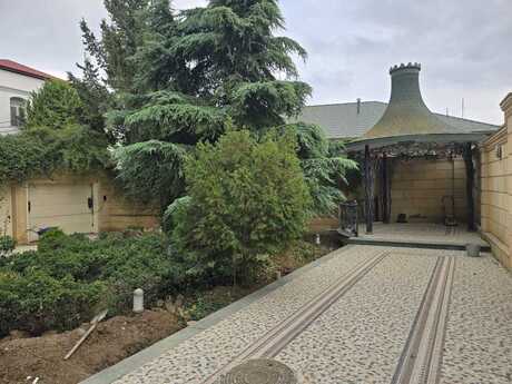 6 otaqlı həyət evi/bağ evi - 8 Noyabr m. - 1000 m²