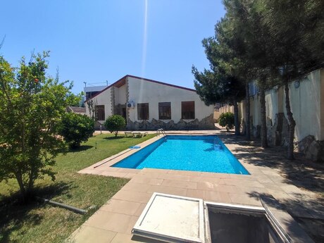 4 otaqlı həyət evi/bağ evi - Şüvəlan q. - 200 m²