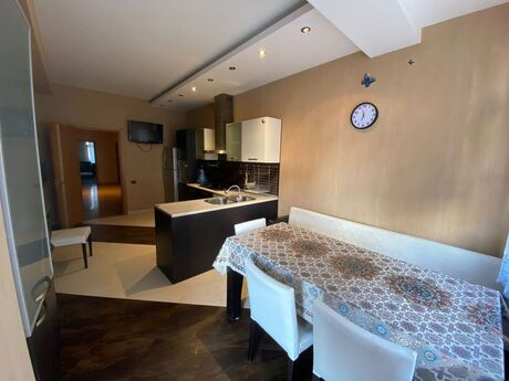 4 otaqlı yeni tikili - 28 May m. - 220 m²