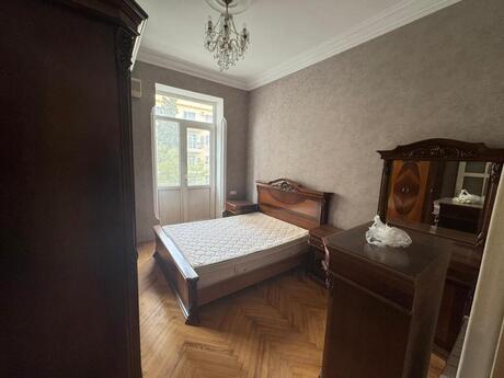 3 otaqlı köhnə tikili - 28 May m. - 72 m²