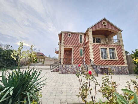 5 otaqlı həyət evi/bağ evi - Novxanı q. - 150 m²