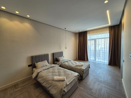 3 otaqlı yeni tikili - Şıxov q. - 158 m²