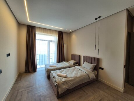 3 otaqlı yeni tikili - Şıxov q. - 158 m²