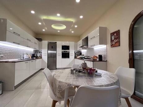 7 otaqlı həyət evi/bağ evi - Xırdalan - 300 m²