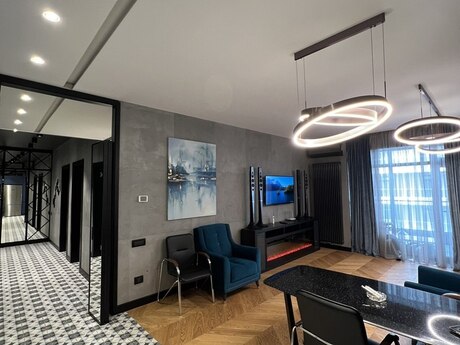 4 otaqlı yeni tikili - 8 Noyabr m. - 147 m²