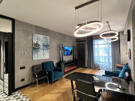 4 otaqlı yeni tikili - 8 Noyabr m. - 147 m²
