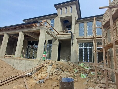 6 otaqlı həyət evi/bağ evi - Bakıxanov q. - 300 m²