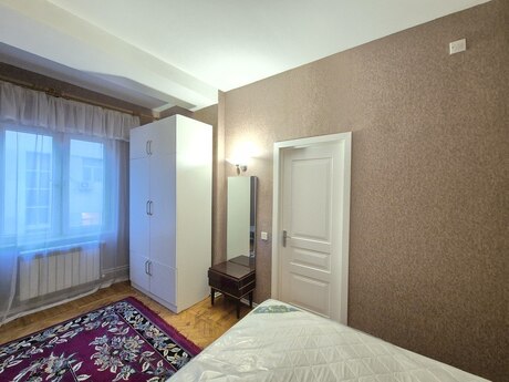 Elan №5619317 - Bakı, 28 May m., 2 otaqlı, 50 m², 4/5 mərtəbə