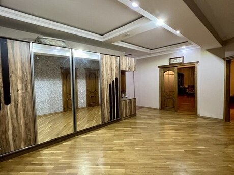 3-комн. новостройка - м. 20 января - 167 м²