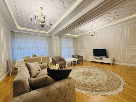 4 otaqlı yeni tikili - Ağ şəhər q. - 200 m²