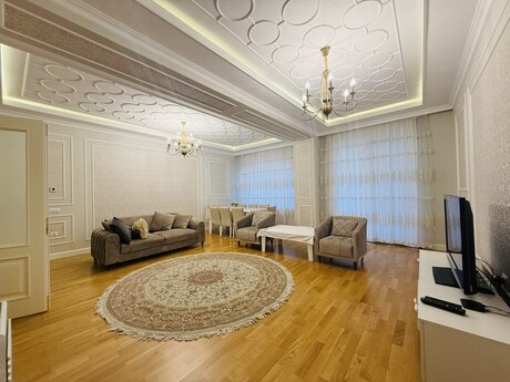 4 otaqlı yeni tikili - Ağ şəhər q. - 200 m²